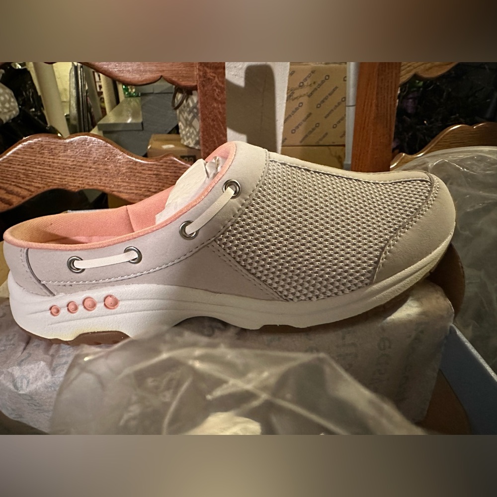 Easy Spirit Travelmule in light gray